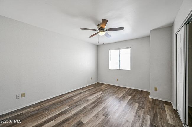 Building Photo - 5580 S Kings Ranch Rd