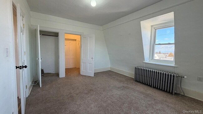 Building Photo - 64 Anstice St