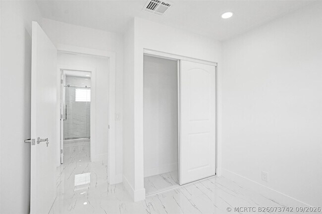 Building Photo - 1437 SW 1st Ave
