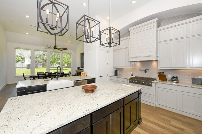 Building Photo - 26643 White Eagle Dr