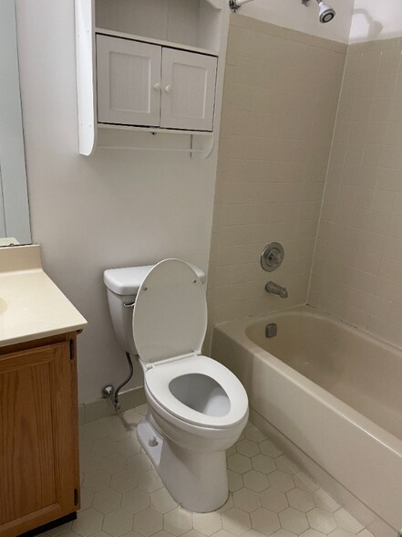 Building Photo - 366 Independence Dr