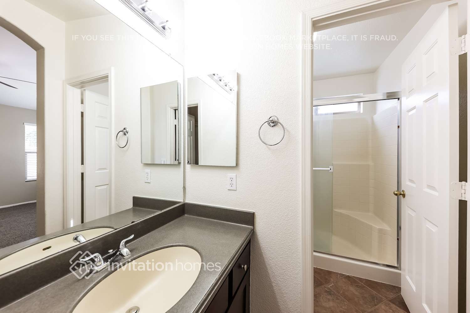 Building Photo - 2406 S Navajo Way