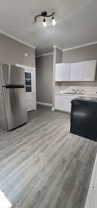 Building Photo - 1523-1525 Triplex