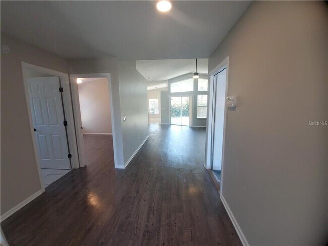 Building Photo - 3037 Barrymore Ct