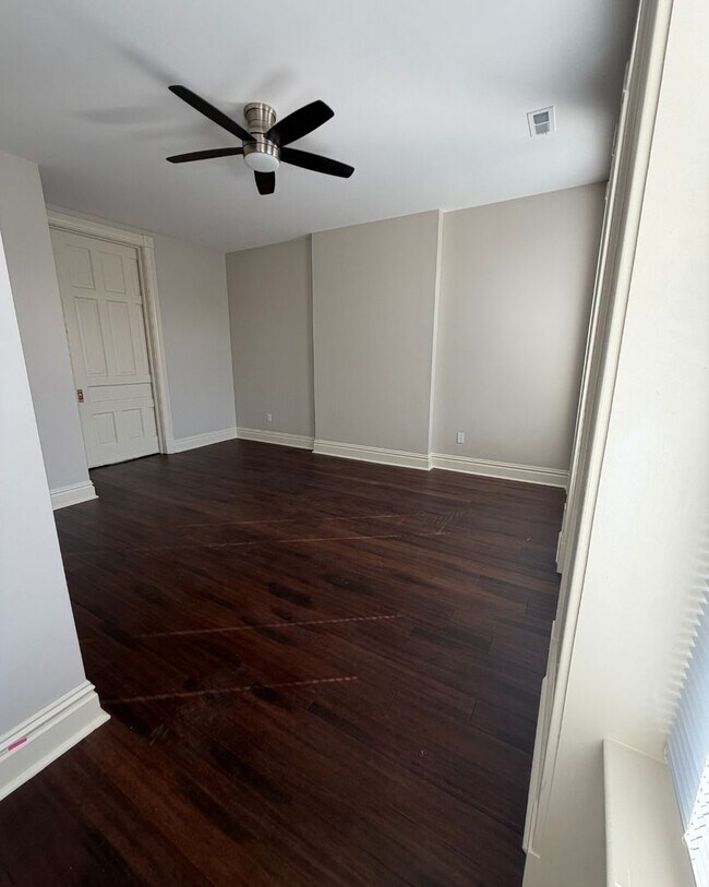 Building Photo - 4397