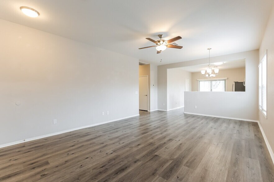 Building Photo - 101 E Valley View Dr