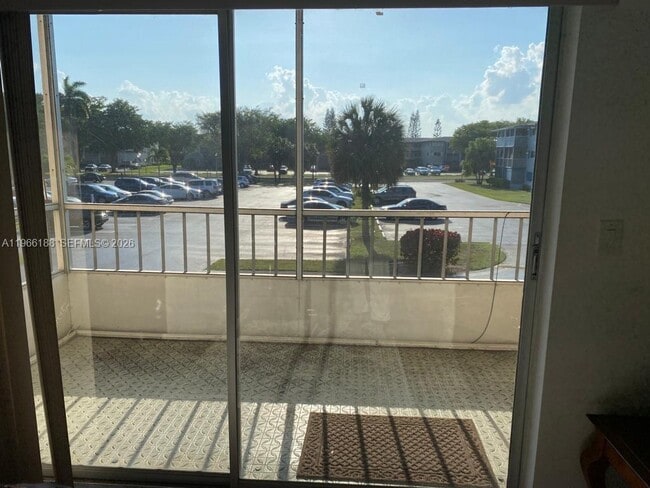 Building Photo - 1001 Hillcrest Ct