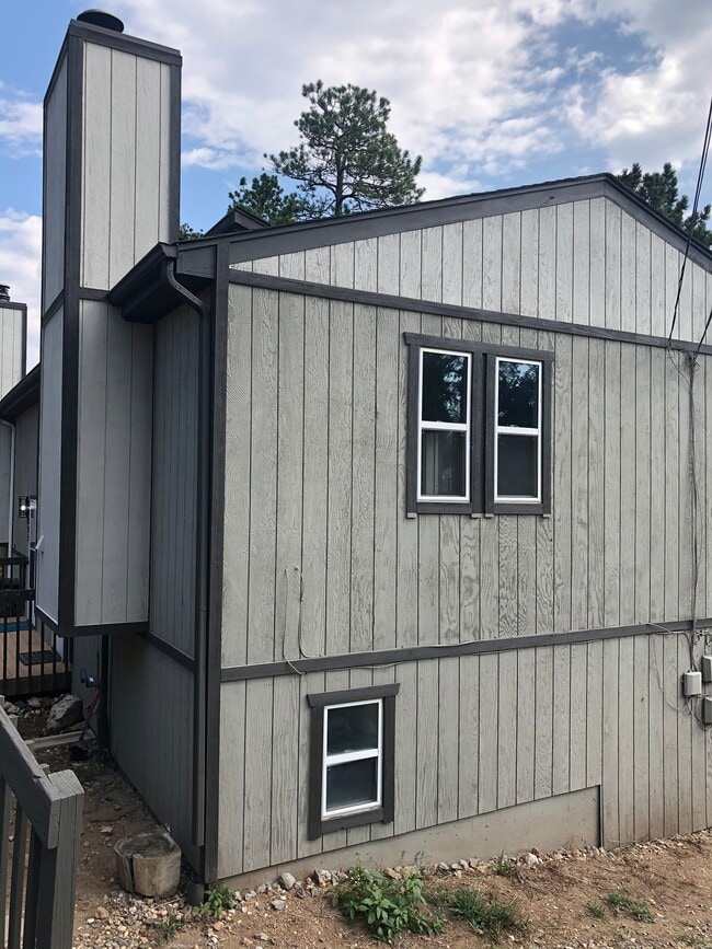 Building Photo - 30803 Hilltop Dr