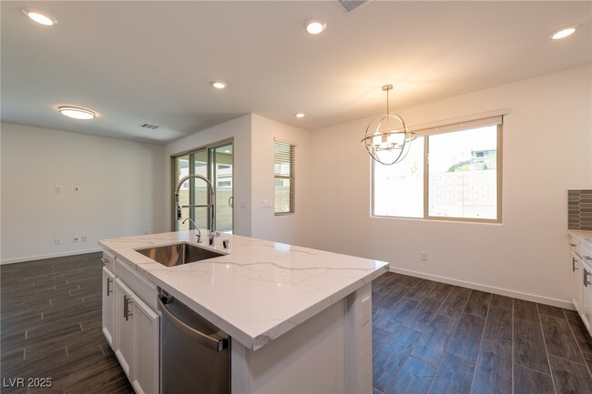 Building Photo - 693 Rogue Wave St