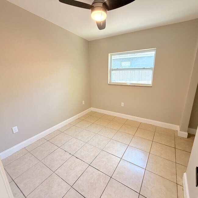 Building Photo - 2245 17th Ave S