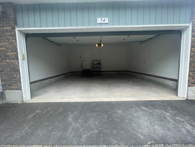 Building Photo - 54 Ivy Ln
