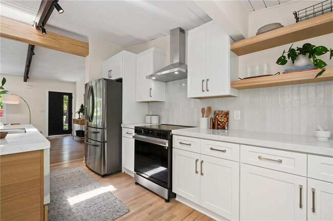 Building Photo - 1690 Cotswold Dr NE
