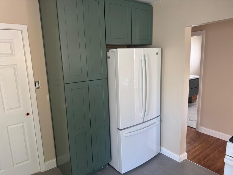 new white glossy French door fridge and gold door handles to be installed. - 10821 Otsego St