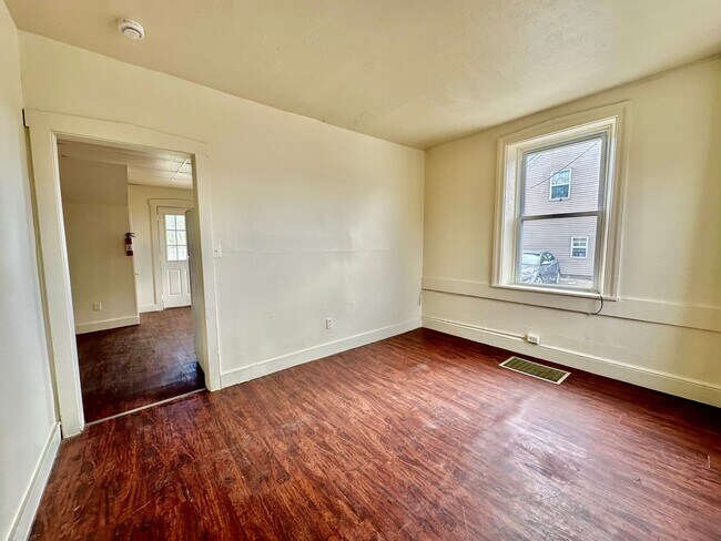 Building Photo - MAIN153