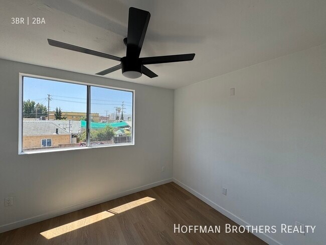 Building Photo - 619 N Kingsley Dr