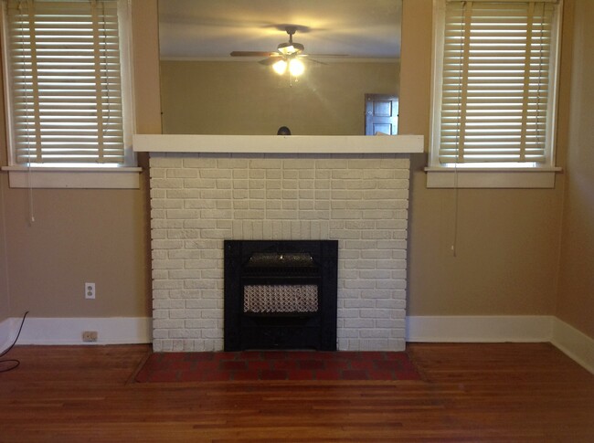Building Photo - 1519 Maple St