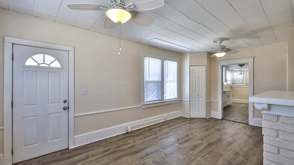 Living room - 201 N Wild Olive Ave