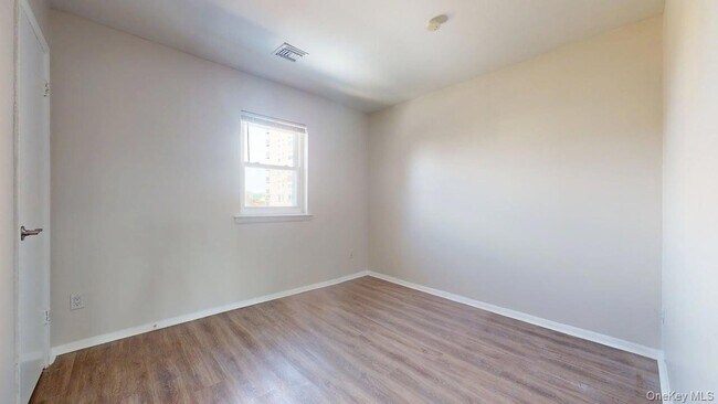 Building Photo - 110-41 62nd Dr