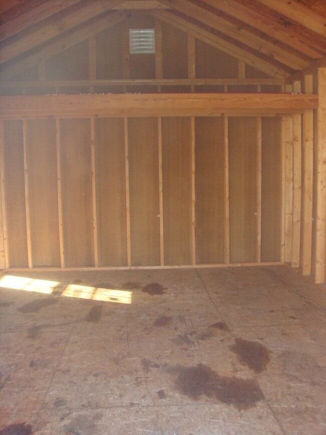 Building Photo - 819 Madelyn St