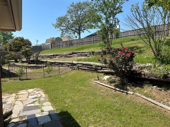 Building Photo - 1712 Creekside Ave