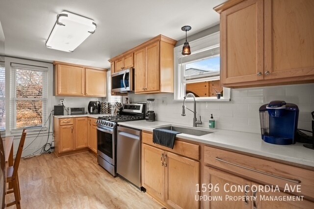 Building Photo - 1596 Concordia Ave