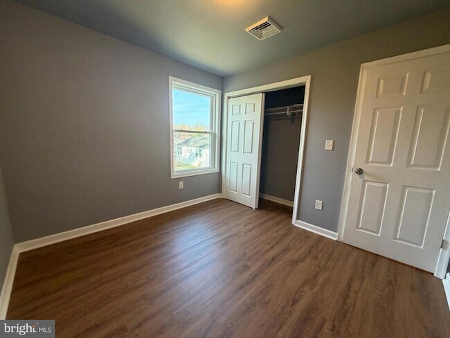 Building Photo - 5517 Schumacher Dr