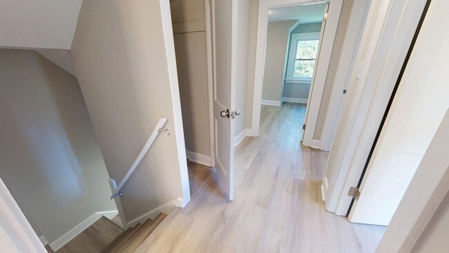 Building Photo - South Euclid Beauty - 3 bedroom Single Fam...