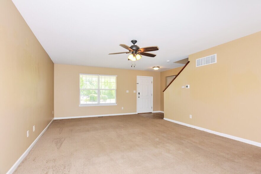 Building Photo - 245 Spring Borough Dr