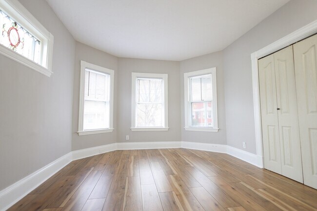 Building Photo - 31 Graham St