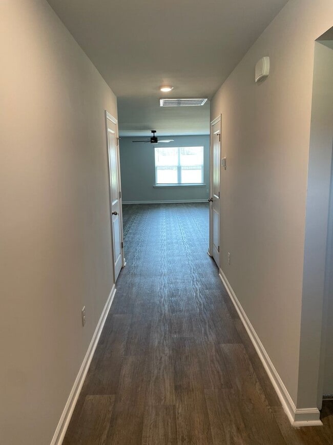 Building Photo - 3 Bedroom 2 Bath Home in Eagle Creek, Bolivia, NC