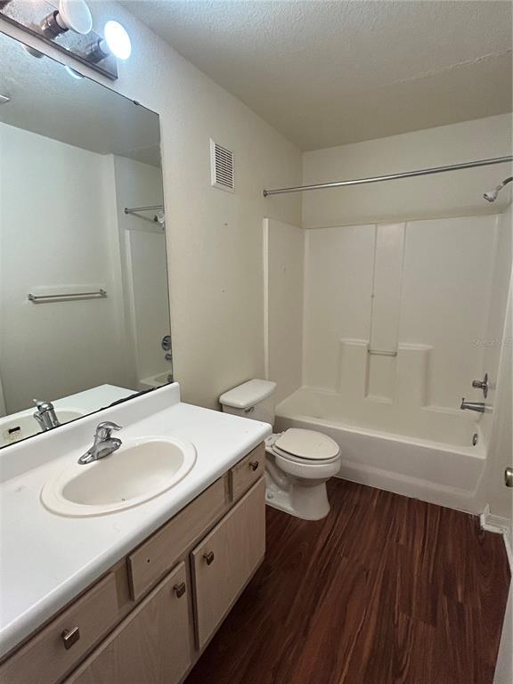 Building Photo - 5455 Vineland Rd