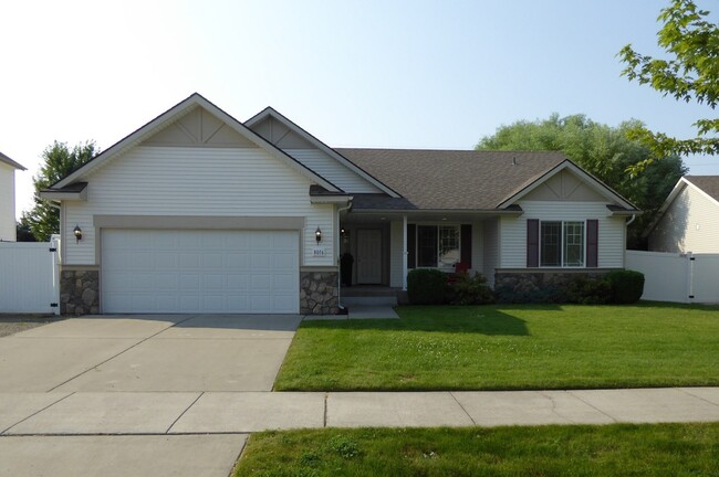 Primary Photo - Gorgeous 3 Bedroom 2 Bath Home in Hayden!