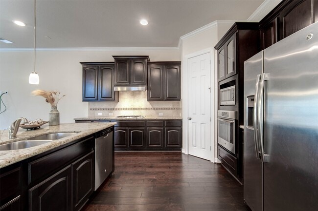 Building Photo - 2710 Shadybrook Meadow Dr