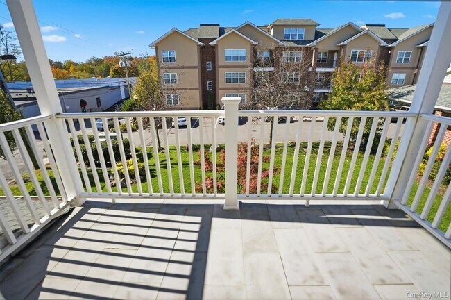 Building Photo - 36 Carney St