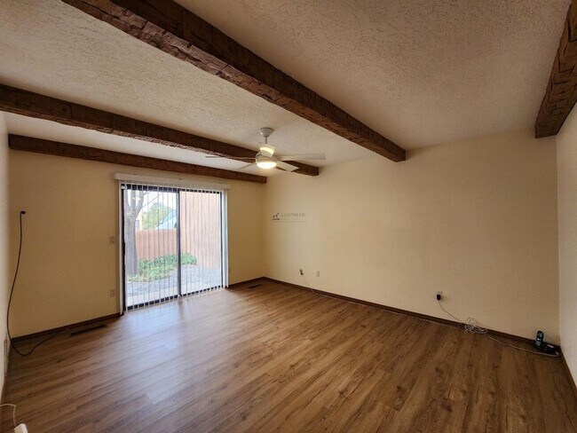 Building Photo - 246 Loma Entrada