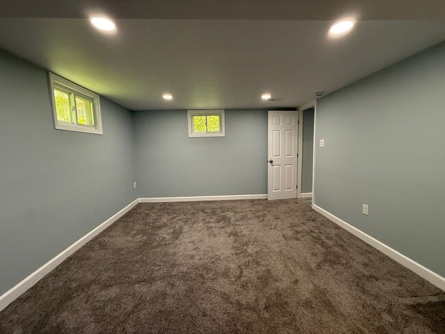 Building Photo - Beautifully Updated 4 Bedroom Cape Cod