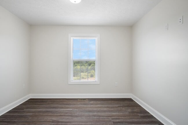 Building Photo - 445 Skylar Dr