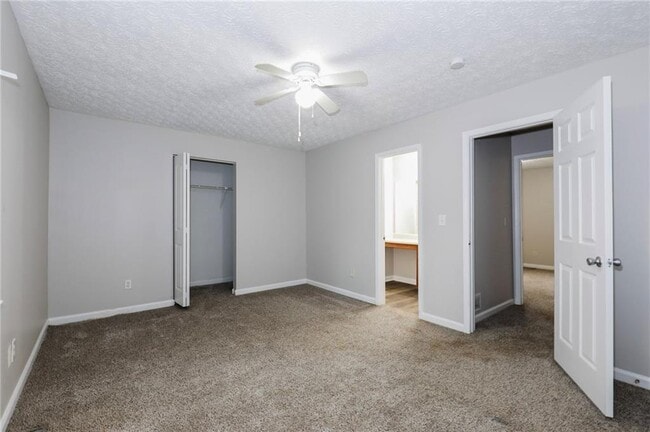 Building Photo - 7215 Crestside Dr