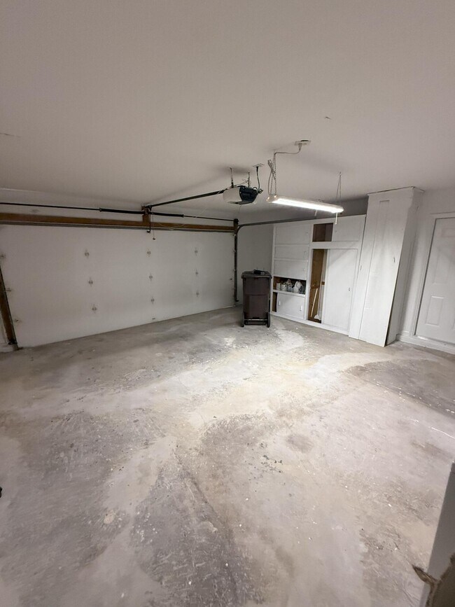 Building Photo - 1334 N Mangonia Dr