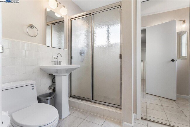 Building Photo - 75 Chadbourne Way