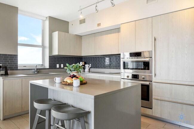 Building Photo - 4010 S Ocean Dr