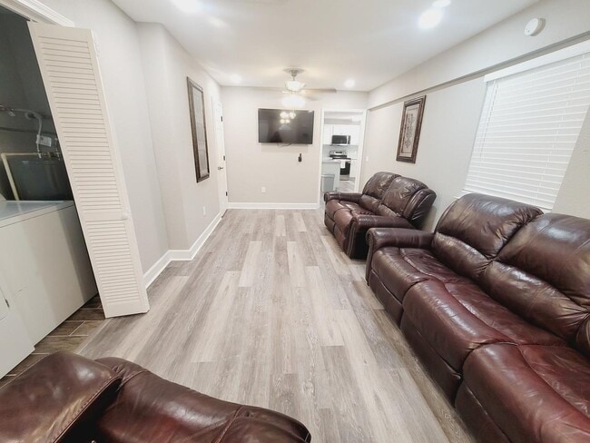 Building Photo - 1906 Karen Ln