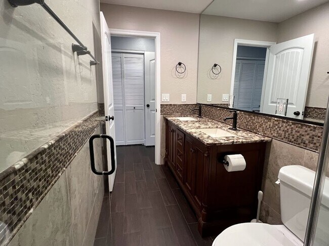 Building Photo - Elegant North Glendale Retreat with Premium Upgrades