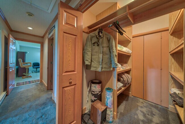 Building Photo - 9 Juniper Ln