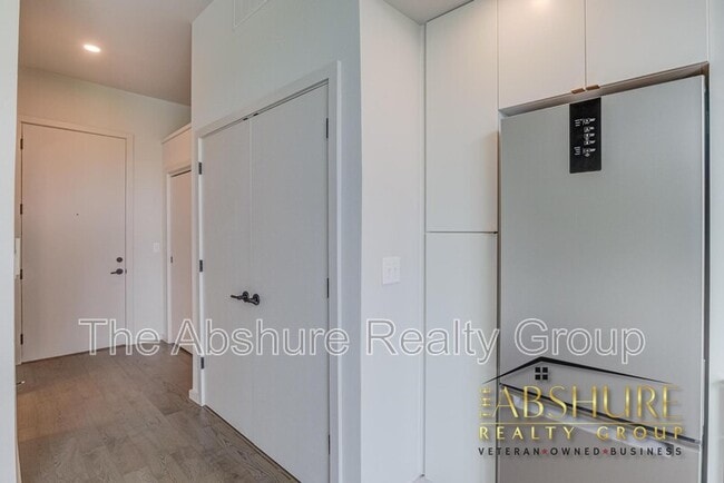 Building Photo - 600 S Duke St