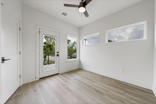 Building Photo - 8507 Hathaway Dr