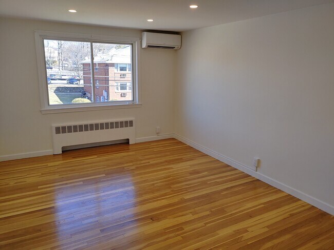 Building Photo - 110 Trapelo Rd