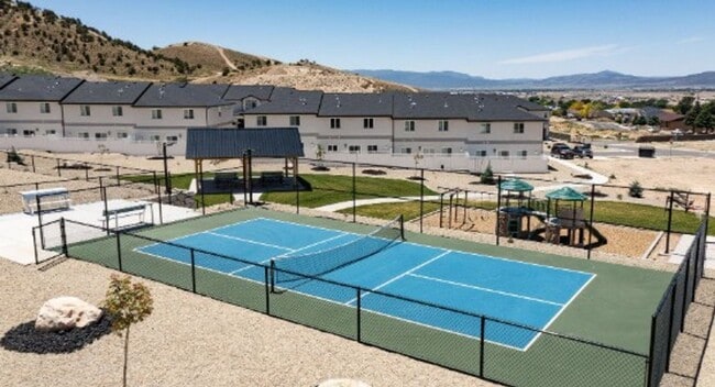 Building Photo - Beautiful 3 Bed/2.5 Bath Townhome For Rent!