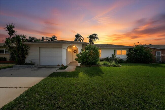 Building Photo - 2127 Scotland Dr