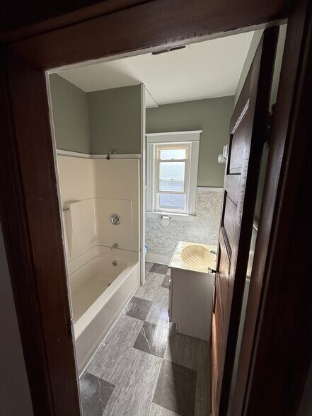 Building Photo - 280 3rd Ave